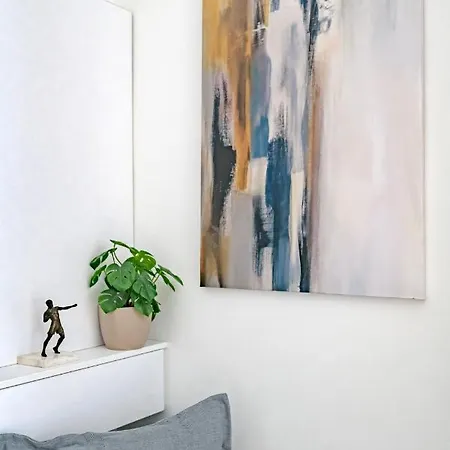 Katie's Parliament Apartment
