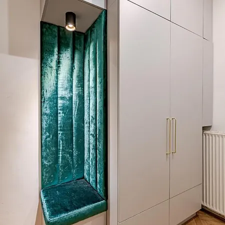 Katie's Parliament Apartment