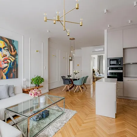 Katie's Parliament Apartment